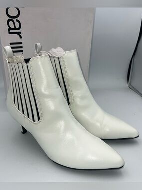 Bar III Elizaa White Faux Leather Pointed Toe Ankle Chelsea Boots Women’s SZ 8M